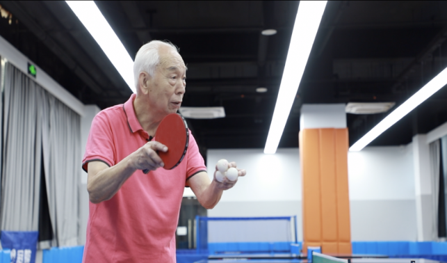 情系乒乓 貢獻(xiàn)卓著——“體育工作杰出貢獻(xiàn)者”國(guó)家榮譽(yù)稱號(hào)獲得者張燮林