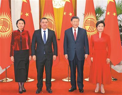 習近平同吉爾吉斯斯坦總統(tǒng)扎帕羅夫會談