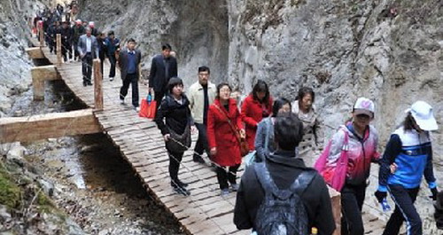 金絲峽清明節(jié)小長假迎來新年旅游接待開門紅