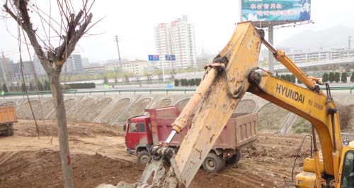 我市區(qū)開始埋設(shè)丹江南岸污水管道