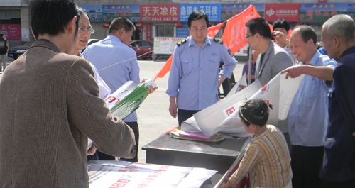 我市各醫(yī)療衛(wèi)生單位開展“無煙”宣傳活動(dòng)