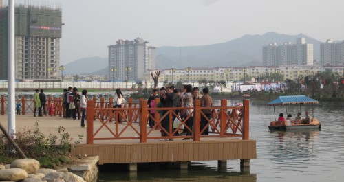 商洛市蓮湖公園擴(kuò)建后于11月20日對外免費(fèi)開放