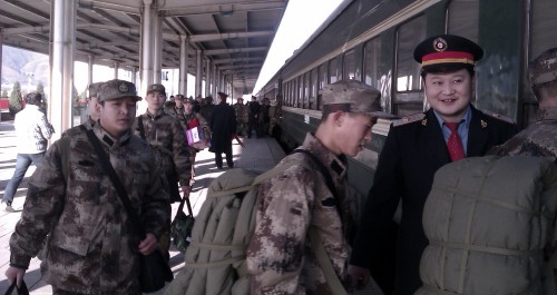 我市二0一一年新兵歡送儀式在商洛火車站舉行