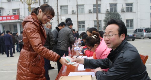 商南縣舉行“送溫暖，獻愛心”捐款活動