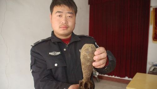 楊斜鎮(zhèn)一村民挖出炮彈