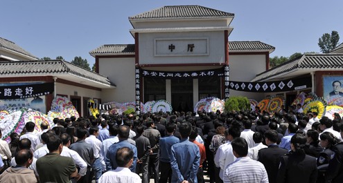 受傷民警搶救無(wú)效殉職 李安民儀體告別儀式舉行