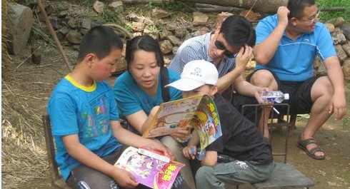 西安公益聯(lián)盟愛心人士來洛南助學(xué)