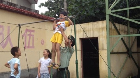 商州組織孩子到消防中隊(duì)體驗(yàn)軍旅生活