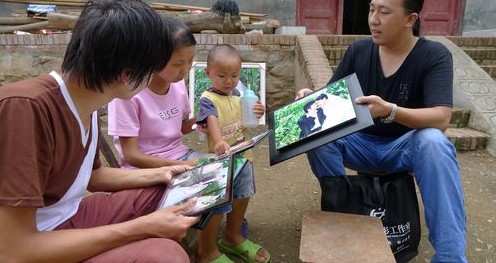 商州患尿毒癥農(nóng)婦拿到遲到的婚紗照