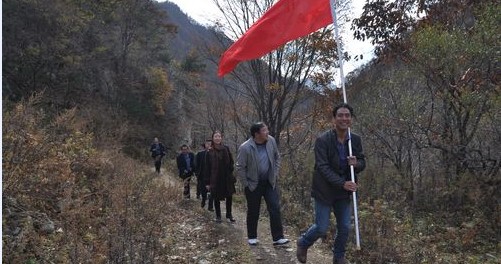 商洛部分作家詩人在巡檢鎮(zhèn)舉行采風(fēng)活動(dòng)