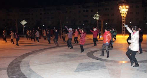 商洛：騎馬舞變廣場舞受居民歡迎