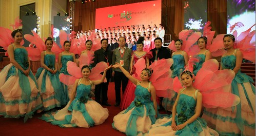 《丹鳳朝陽》亮相全國(guó)首屆鄉(xiāng)村春晚