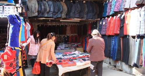 商洛：今年春節(jié)服裝農(nóng)村人也愛趕時(shí)髦