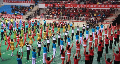 商洛市婦聯(lián)舉辦慶“三八”健身舞比賽