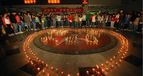 商洛學(xué)院師生舉行集體祈?；顒?dòng)