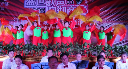 “盛世歌聲 響徹商洛”演唱會(huì)在商洛舉行