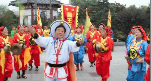 丹江公園民間藝人表演商洛闖王鼓