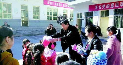 商丹工業(yè)園區(qū)為孩子們送來了愛心