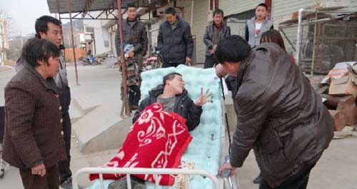 丹鳳縣殘聯(lián)入戶為殘疾人送溫暖