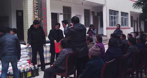 商南縣合舉辦“為困難家庭、困難老人送溫暖”活動