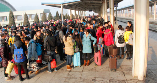 我市學(xué)生專列開動