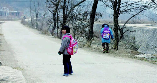 山村里 那一雙雙眼睛