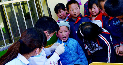 “彩虹助學(xué)計劃”在山陽縣雙坪鎮(zhèn)小學(xué)舉行