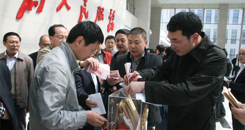 市直機關(guān)舉行向“三·二一”見義勇為救火受傷人員捐助活動