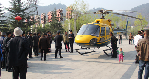 省森林防火指揮部對市區(qū)森林資源進行空中觀察、巡查