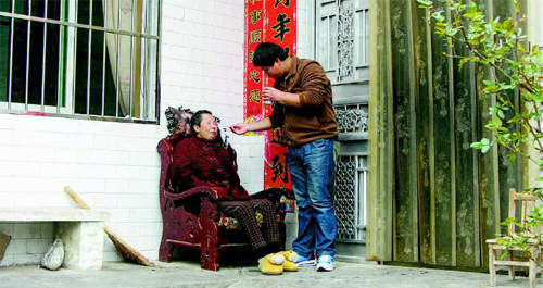 堅守八年少年喚醒植物人母親