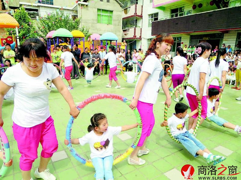 洛南縣幼兒園舉行以&ldquo;我健康 我運(yùn)動(dòng) 我快樂(lè)&rdquo;為主題的慶&ldquo;六一&rdquo;活動(dòng)