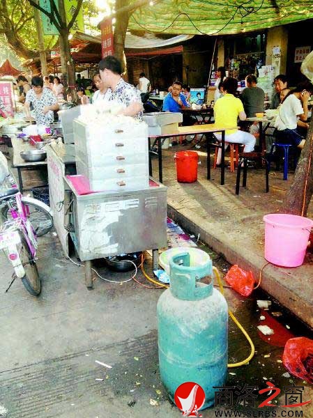 環(huán)境亂，衛(wèi)生差，安全隱患大。