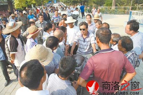 整頓后，務工人員進入市場，雇主也到市場內(nèi)找工人，雙方洽談方便安全。