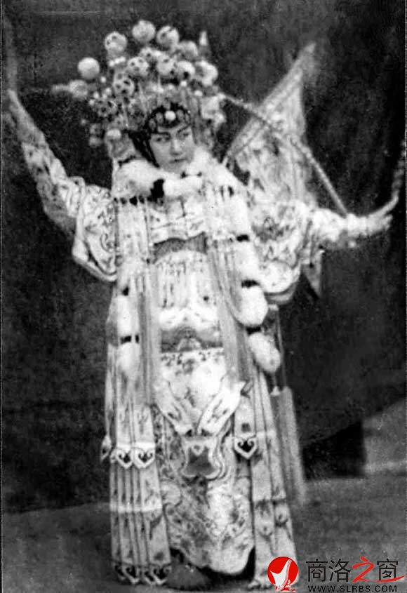 1964 年，山陽劇團(tuán)演員敬素貞在二黃《轅門斬子》中飾演穆桂英。