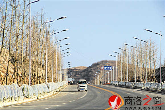 寬闊、整潔的路面