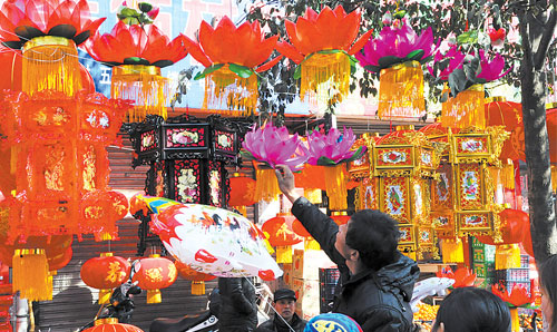 歡樂逛古鎮(zhèn) 喜慶鬧新春