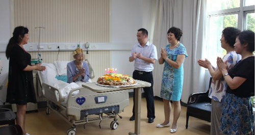 我市唯一老紅軍病房里過百歲生日