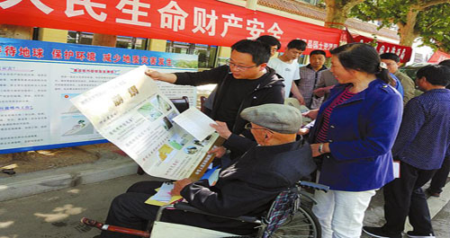 我市各地國(guó)土資源部門進(jìn)社區(qū)宣傳