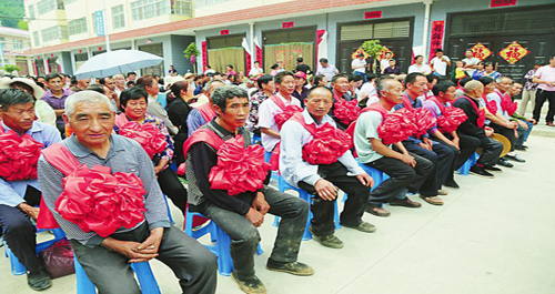 鎮(zhèn)安縣米糧鎮(zhèn)召開脫貧表彰大會(huì)