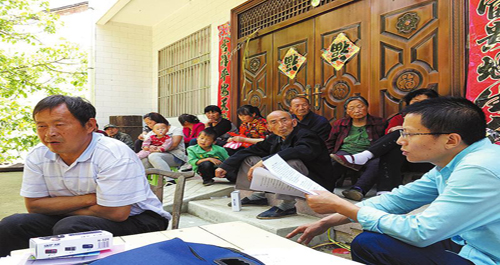 丹鳳紀委監(jiān)察局開展扶貧政策進農(nóng)家活動