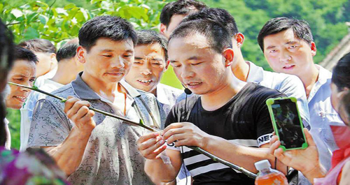 鎮(zhèn)安對易地搬遷貧困戶開展實(shí)用技能培訓(xùn)