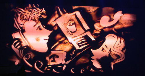 沙畫藝術(shù)表演走進商洛影劇院