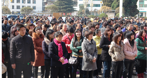 “2011年全省工會促進就業(yè)再就業(yè)大型免費招聘洽談會”舉行