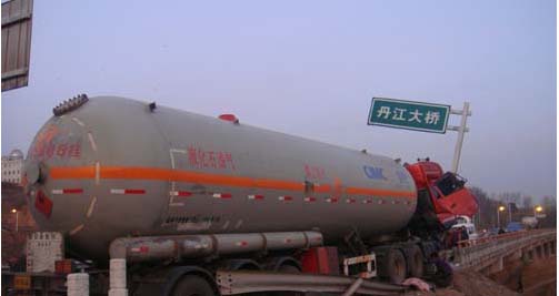 312國道發(fā)生一起交通事故一人身亡