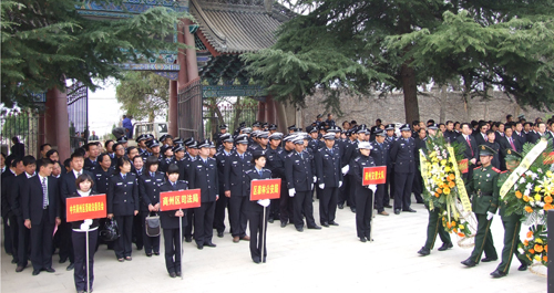 商州政法系統(tǒng)舉行清明節(jié)祭掃革命烈士墓活