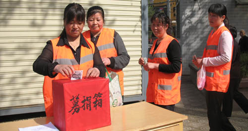 市環(huán)衛(wèi)處為患血管瘤的環(huán)衛(wèi)工人捐款