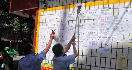 市城管監(jiān)察支隊(duì)開展街道綜合整治活動(dòng)