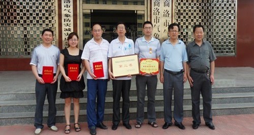 業(yè)務(wù)競(jìng)賽奪冠，鮮花迎“狀元”