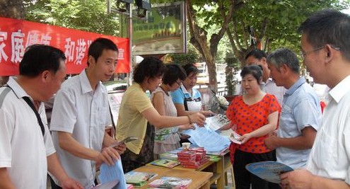 市、區(qū)開展世界人口日宣傳咨詢服務活動