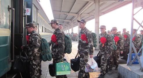 2012新兵歡送儀式在商洛火車站舉行